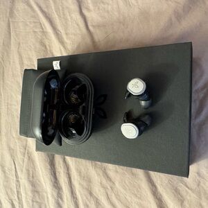 Jaybird Black Wireless Earbud Headphones